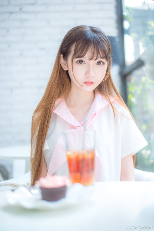 而原本魏延以为，这一路之上关卡重重，至少也能对庞统进行一些迟滞，可以让自己率领大军与庞统汇合，但结果依旧让他失望，从阆中一直行军到绵竹关，所有路过的城池，都已经换上了吕布的旗号，让魏延生出一股在自家领地行军的错觉。